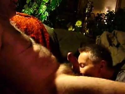 Giving daddy a Blowjob. - nvdvid.com