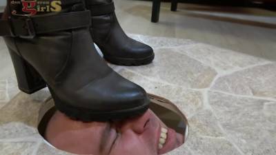 Face Trampling Until You Cry - fetishpapa.com