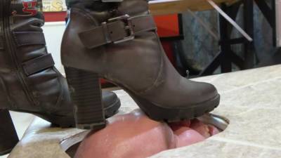 Face Trampling Until You Cry - fetishpapa.com