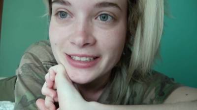 Beautiful Blonde Masturbating - hclips.com