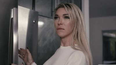 Horny Dude let her TGirl Wife Aubrey Kate fucks his butthole - icpvid.com