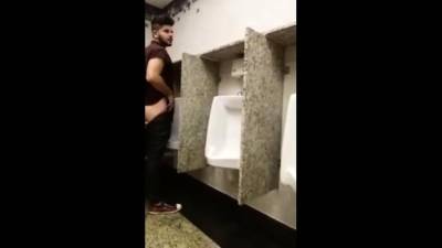breeding a slut in a Public Bathroom - nvdvid.com