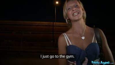 Blonde women gets fucked outside next to the road - porntry.com