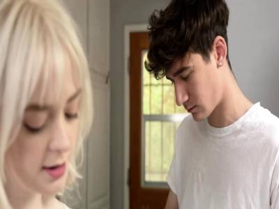 My Stepsister Annie Archer Sings My Family Pies - nvdvid.com