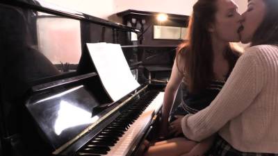 Les australian rides strapon - icpvid.com - Australia