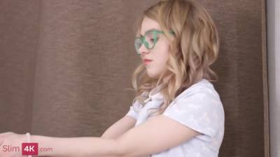 Knows That His Tongue May Bring Her Of Pleasure With Light Fairy - hotmovs.com