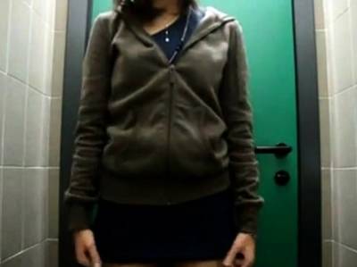 college girl masturbates in public bathroom - icpvid.com