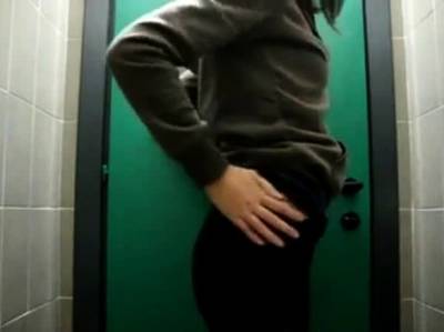 college girl masturbates in public bathroom - icpvid.com