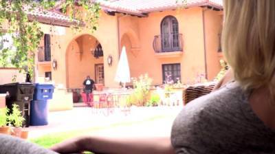 Wife fucks masseur in interracial duo - icpvid.com