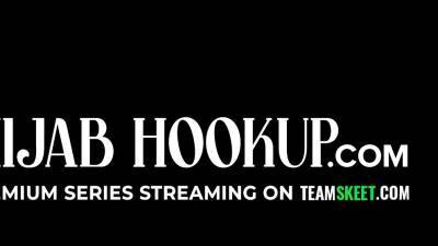 Excited Teeny Rose Lynn Wants To Prove Her Cock Sucking - icpvid.com