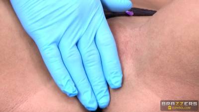 Peta Jensen - Johnny Sins - Enseñandole a Venirse - porntry.com