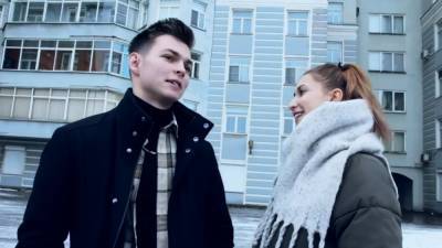 Cock puts a smile on her face - nvdvid.com