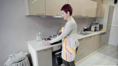 Mugur's unique teachnique in taking care of his grandma Lisa - icpvid.com