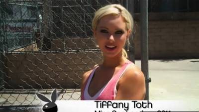 Delicious blonde posing totally naked - icpvid.com