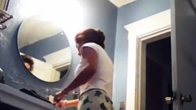 Mexican Mother filmed naked in the bathroom - nvdvid.com - Mexico