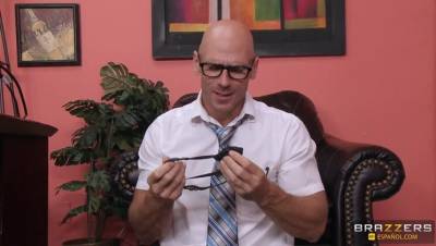 Lela Star - Johnny Sins - Por Debajo de la Mesa - porntry.com