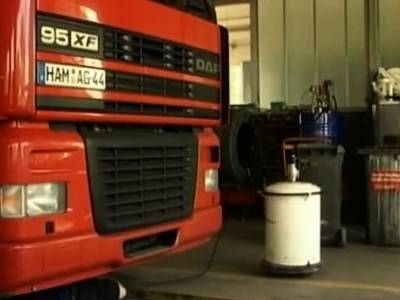 40 Deutsche Schlampe Doppel beim Auto-Service durchdrungen - icpvid.com - Germany