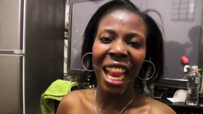 She sucking my dick in mommas couch.. Oops - icpvid.com