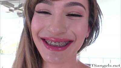 Dude watch TGirl gives him some blowjob - fetishpapa.com