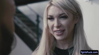 Ts stunner Aubrey Kate masturbates while sucking bbc - fetishpapa.com