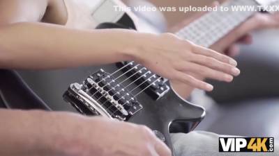 Coquettish Miss Seduces Old Rock’n’roll Dude For Hard Sex - hotmovs.com