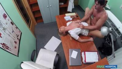 Nurse helps stud get an erection - porntry.com