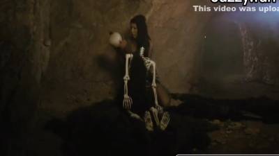 Horny Vave Woman Needs Fresh Bone - hotmovs.com