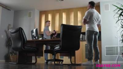 Hunk gays Nick Fitt and Liam Knox blowing big hard cocks - fetishpapa.com