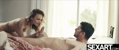 Hot Sexy Girl Starts Her Day With A Blowjob And An Intense Orgasm - upornia.com