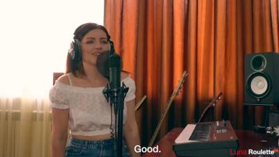 Luna Roulette - Luna - Singer Between Records Decided To Have Sex - Luna Roulette - hotmovs.com