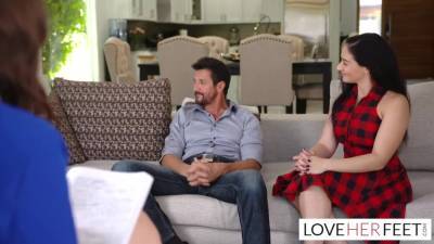 Lexi Luna - Luna - Lexi Luna And Tommy Gunn - Sexy Feet Therapy For Her Client - hotmovs.com