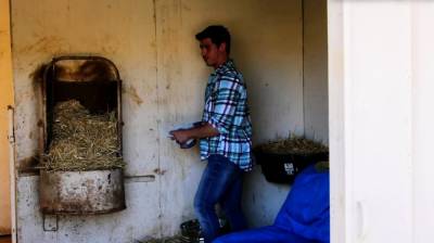 Hunky amateur farmer jerks his long rod - nvdvid.com