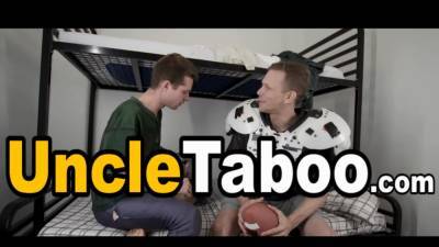 Nerdy teen in glasses proves himself on two big dicks - icpvid.com