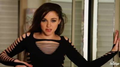 Zoey Foxx - Foxxy Femme - veryfreeporn.com