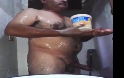Str8 pakistani daddy shower time - icpvid.com - Pakistan