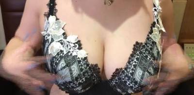 神乳Jカップりおさんの圧倒的フェラ＆パイズリ。J-cup Round Girl Rio's Blowjob And Pies - theyarehuge.com - Japan