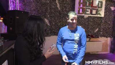 Cuming On Her Face - xxxfiles.com