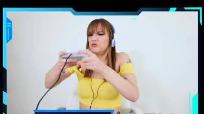 Big gamer dick for horny female gamers - nvdvid.com