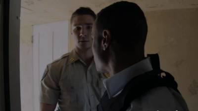 Muscled black cop barebacks thin bottom - nvdvid.com