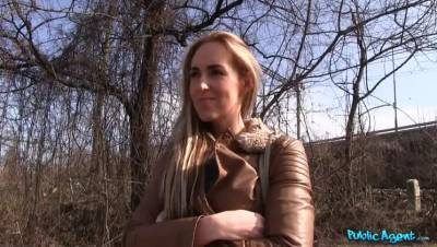 Cheating girlfriend swallows cumshot - porntry.com