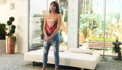 Nervous Model Takes BBC - icpvid.com