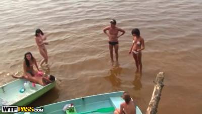 Group Sex At The Beach - hotmovs.com - Czech Republic