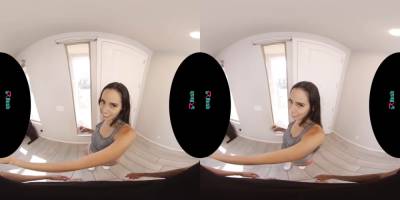 Andreina De-Luxe - VRHUSH Andreina De Luxe stops by to show off her moves - hotmovs.com