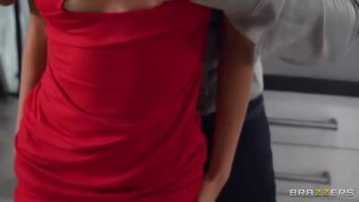 Cecilia Lion - Cecilia Lion In Cecilia Really Needs Her Face Frosted - upornia.com