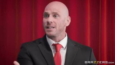 Victoria June - Johnny Sins - Hot Mic - veryfreeporn.com