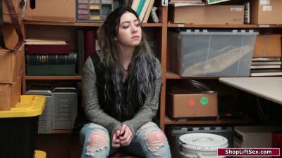 Curvy 18yo fucked by her officer stepdad - sexu.com