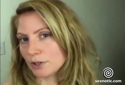 Mistress Amy - smell my finger - nvdvid.com