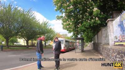 Hunt4k. la bella ragazza mostra le sue incredibili abilità sessuali a un maschio ricco - sexu.com