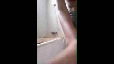 banyoda amini tras eden liseli oruspu - nvdvid.com