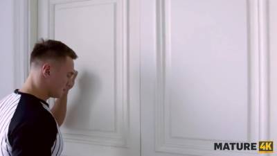 Pornstar Invited Repairman To Be Amazingly Nailed - upornia.com